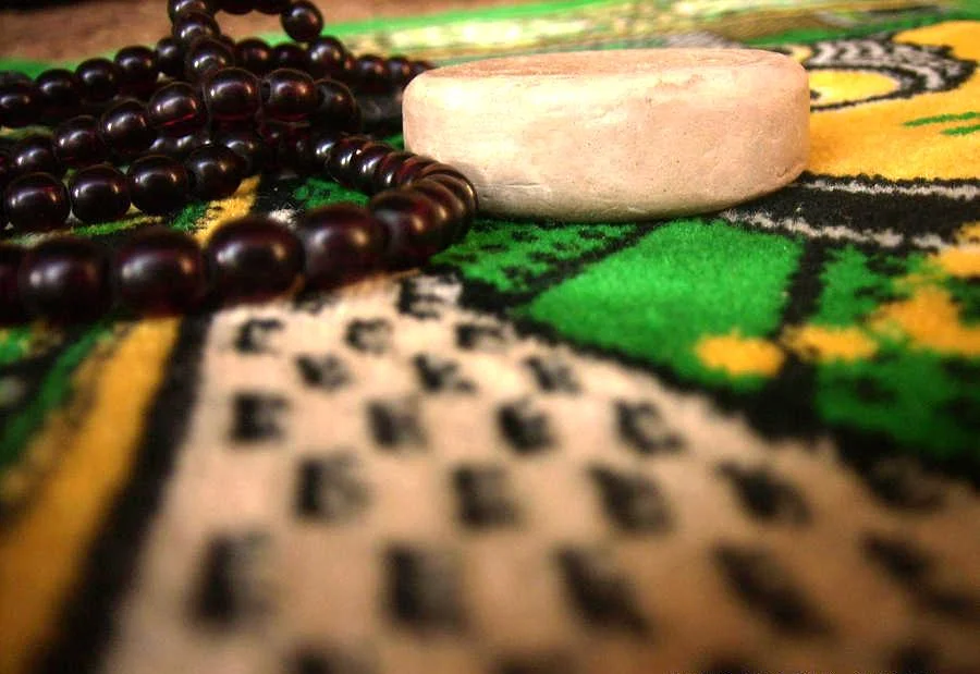 “Why Shias Use the Sajdagah: Unraveling the Spiritual and Historical Significance”